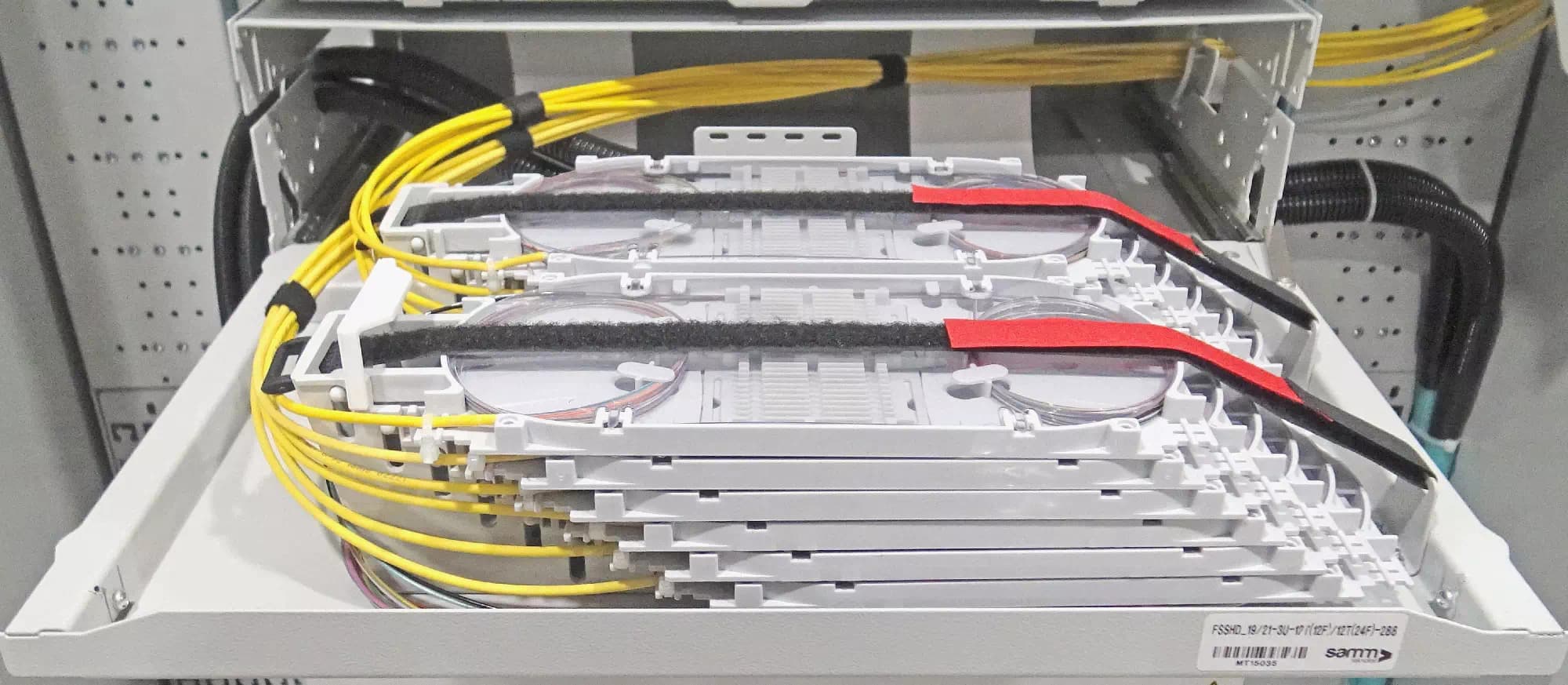 3U 19"/21" FSSHD High Density Fiber Splice Shelves | Up to 288F FSSHD 19/21-3U-12T(24F)/12T(24F)-288, vista 8